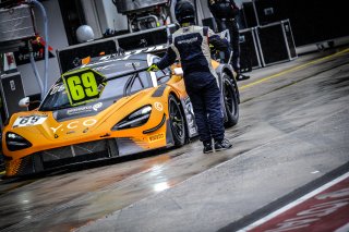 #69 Optimum Motorsport GBR McLaren 720S GT3 - Oliver Wilkinson GBR Rob Bell GBR Joe Osborne GBR, Official Paid Testing Session, Pitlane
