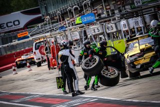 #67 Dinamic Motorsport ITA Porsche 911 GT3-R (991.II) Pro-Am Cup Roberto Pampanini ITA Ivan Jacoma CHE Mauro Calamia CHE
