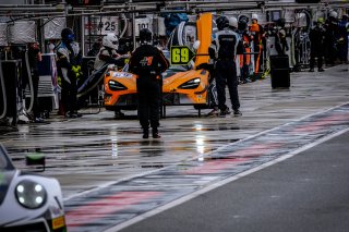 #69 Optimum Motorsport GBR McLaren 720S GT3 - Oliver Wilkinson GBR Rob Bell GBR Joe Osborne GBR, Official Test Session, Pitlane
