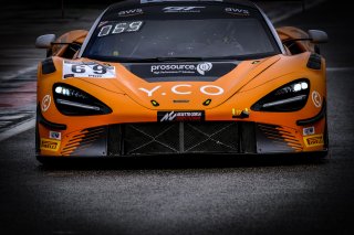 #69 Optimum Motorsport GBR McLaren 720S GT3 - Oliver Wilkinson GBR Rob Bell GBR Joe Osborne GBR, Official Test Session, Pitlane
