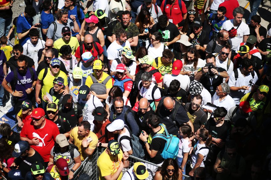 Fans on the Pitwalk
