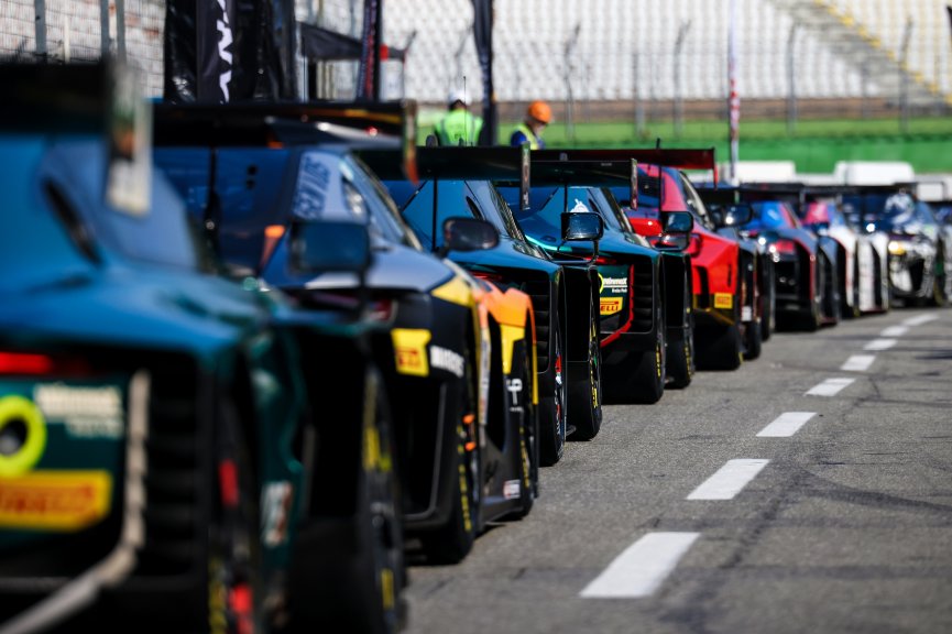 Cars line up in the pit lane for Qualifying 1